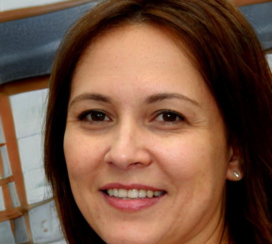 Portrait of Niran Suthamma, Lead Program Instructor